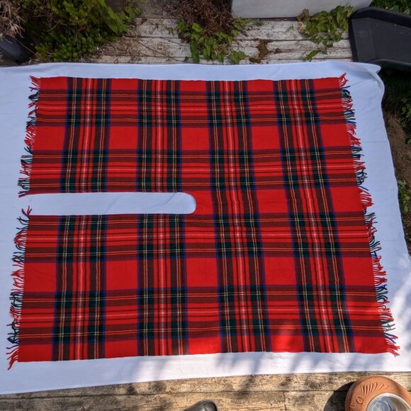 The Scotch House Red Tartan Scarf Wrap 100% Lambswool Plaid LIKE NEW soooo soft! - Picture 5 of 14